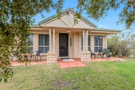 14 Donald Street, Leyburn, Qld 4365