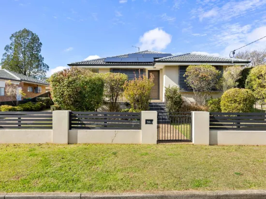 14 Farr Street, Kearneys Spring, Qld 4350