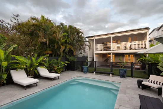 14 Harris Street, Hawthorne, Qld 4171