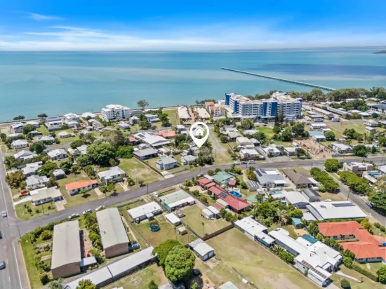 14 King Street, Urangan, Qld 4655