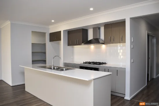 14 Midewin Way, Wyndham Vale, Vic 3024 - For Rent
