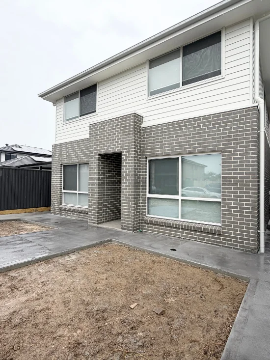 14 Strathyre Dr, Prestons, NSW 2170