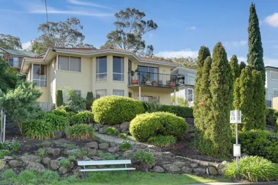 140 Derwent Avenue, Lindisfarne, Tas 7015