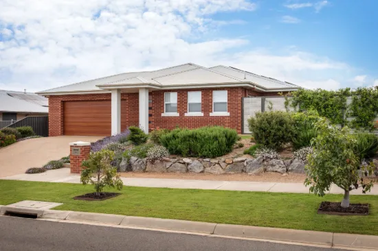 140 Litchfield Drive, Thurgoona, NSW 2640