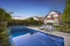 14B Retreat Road, Hampton, Vic 3188
