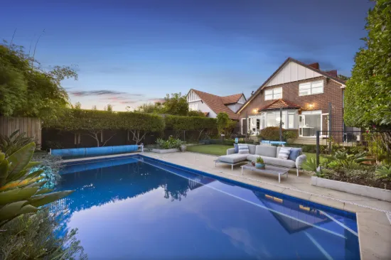 14B Retreat Road, Hampton, Vic 3188