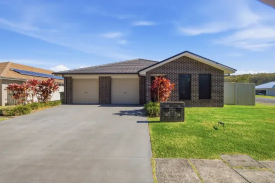 15-15A Sunshine Circuit, Emerald Beach, NSW 2456