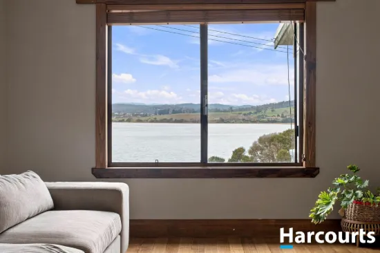 15 Beach Road, Gravelly Beach, Tas 7276