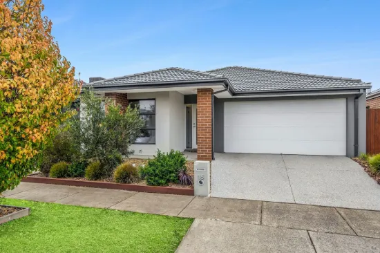 15 Beaumont Avenue, Charlemont, Vic 3217
