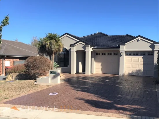 15 Botanic Way, Orange, NSW 2800
