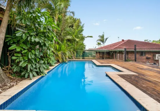 15 Cambridge Court, Carrara, Qld 4211