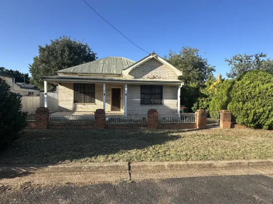 15 Clive St, Wellington, NSW 2820