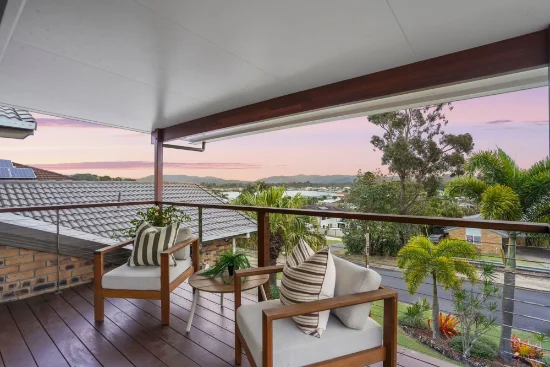 15 Darnel Street, Elanora, Qld 4221