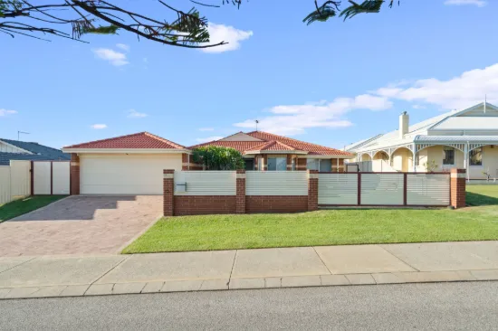 15 Daydream Plaza, Halls Head, WA 6210