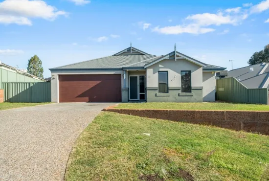 15 Foothills Retreat, Baldivis, WA 6171