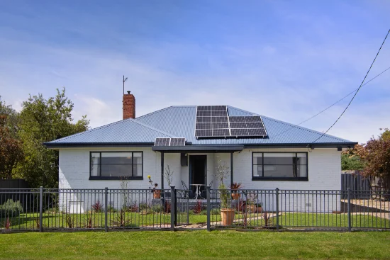 15 Fourteenth Street, Hepburn, Vic 3461