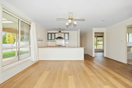 15 Glenhelen Rd, Morphett Vale, SA 5162