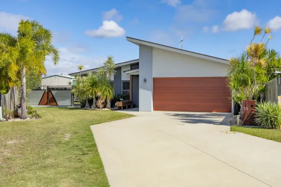 15 Lakes Boulevard, Burrum Heads, Qld 4659
