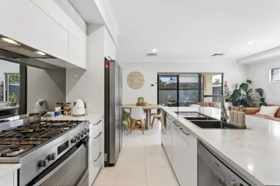 15 Musing Way, Aveley, WA 6069