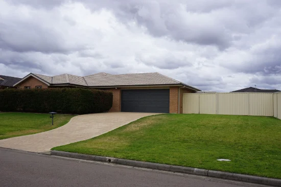 15 Nelson Drive, Singleton NSW 2330 - For Rent