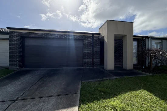15 Pinnacle Drive, Pakenham, Vic 3810