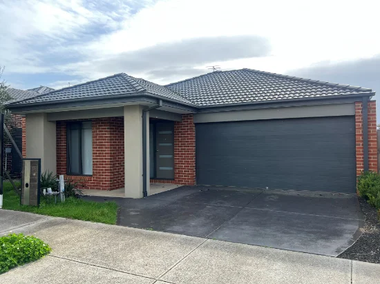 15 Roskopp Avenue, Clyde North, Vic 3978