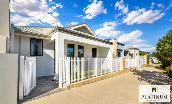 15 Tamarind Ln, Halls Head, WA 6210