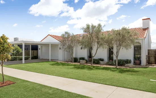 15 Ward Street, Middle Ridge, Qld 4350