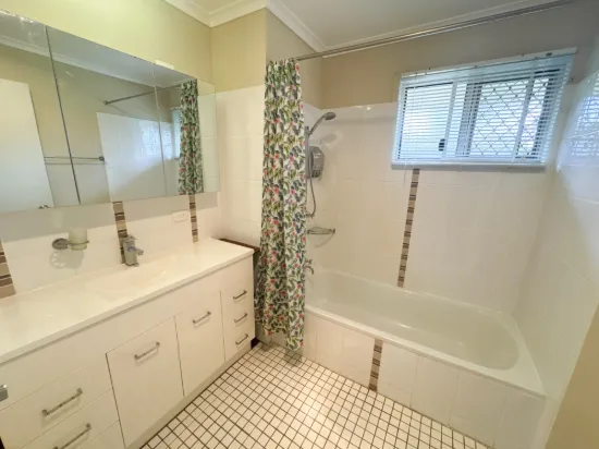 15 Windsor Circle, Kingaroy, Qld 4610-Image
