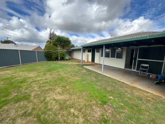 15 Windsor Circle, Kingaroy, Qld 4610-Image
