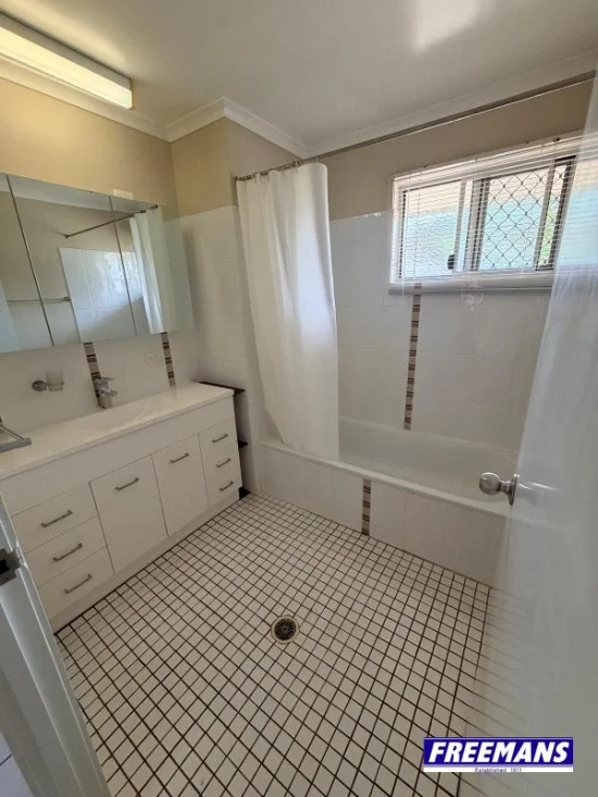 15 Windsor Circle, Kingaroy, Qld 4610-Image