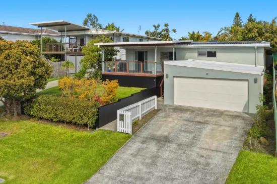 152 Bamboo Avenue, Benowa, Qld 4217