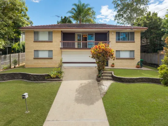 154 Ninth Avenue, St Lucia, Qld 4067