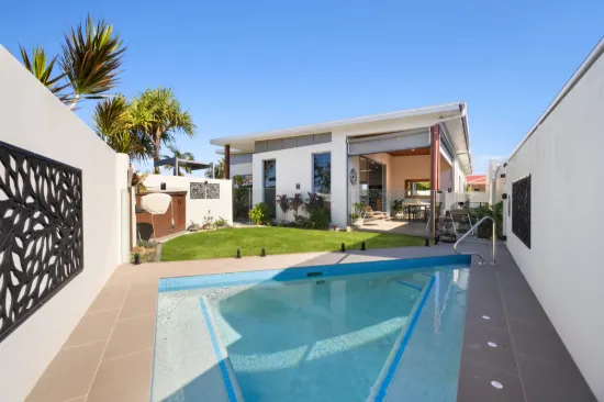 15a Wewak Avenue, Runaway Bay, Qld 4216