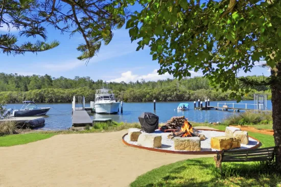 16 Beachfront Parade, St Huberts Island, NSW 2257