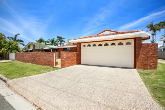16 Benalla Street, Warana, Qld 4575