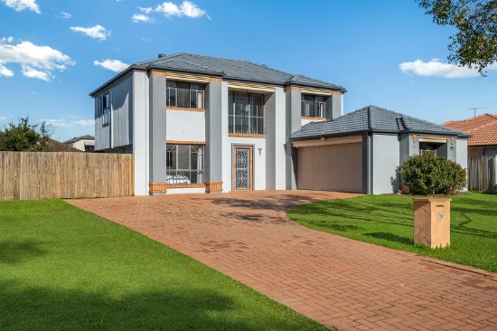 16 Benjamin Place, Sinnamon Park, Qld 4073