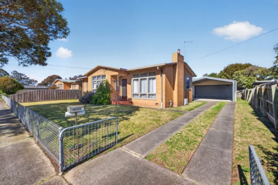 16 Bergen Crescent, Sale, Vic 3850
