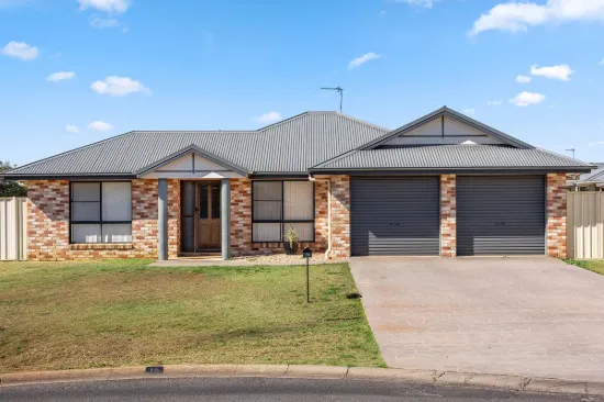 16 Berghofer Drive, Oakey, Qld 4401