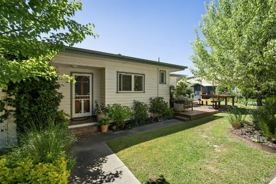16 Bird Avenue, Myrtleford, Vic 3737