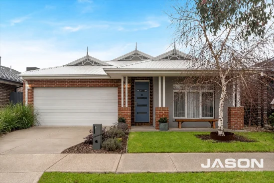 16 Brabourne Street, Mickleham, Vic 3064