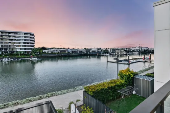 16 Bronte Circuit, Hope Island, Qld 4212