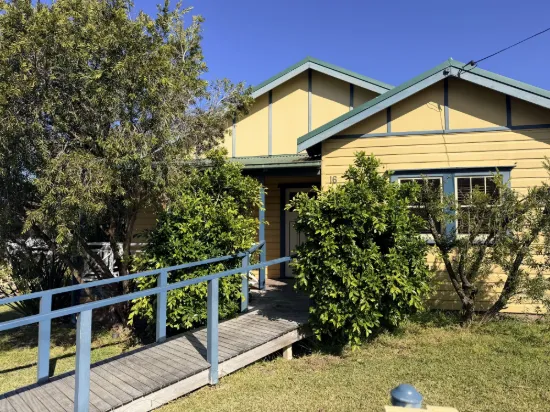 16 Cambewarra Road, Bomaderry, NSW 2541