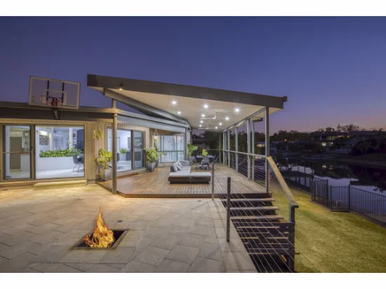 16 Cedar Place, Broadbeach Waters, Qld 4218 - For Rent