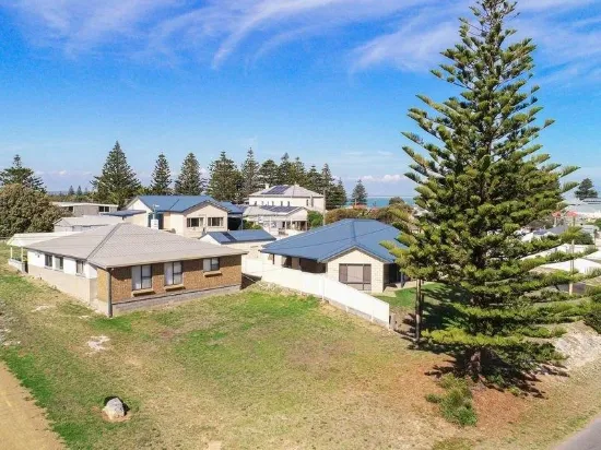 16 Chambers Street, Beachport, SA 5280