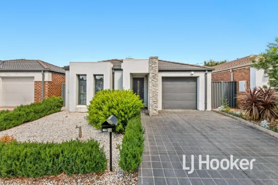 16 Cherry Blossom Chase, Pakenham, Vic 3810