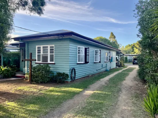 16 Cherry Street, Oakey, Qld 4401