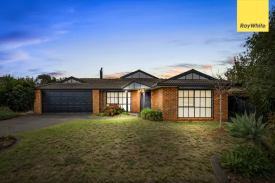 16 Clarendon Drive, Melton South, Vic 3338