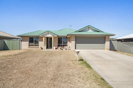 16 Clive Street, Oakey, Qld 4401