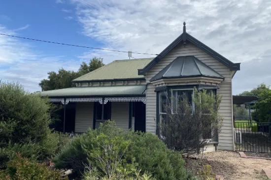16 Craig Avenue, Warracknabeal, Vic 3393